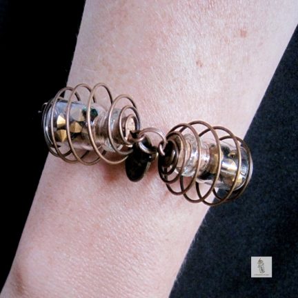 bracelet amulette steampunk Aurélia la manufacture de lady s bijoux steampunk bijoux fiole