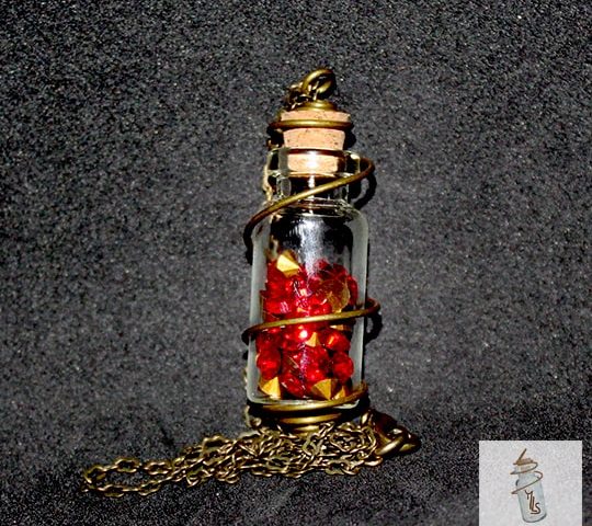 pendentif Collier amulette Steampunk Aurélia fiole et cristaux de Swarovski la manufacture de lady s bijoux steampunk pendentif Aurélia