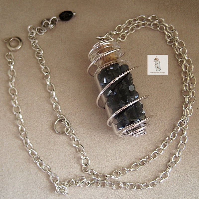 pendentif Collier amulette Steampunk Aurélia fiole et cristaux de Swarovski la manufacture de lady s bijoux steampunk