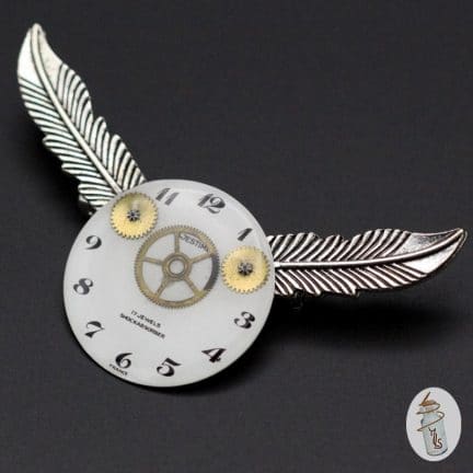 Broche cadran de montre ailé Steampunk la Manufacture de Lady S. bijoux Steampunk