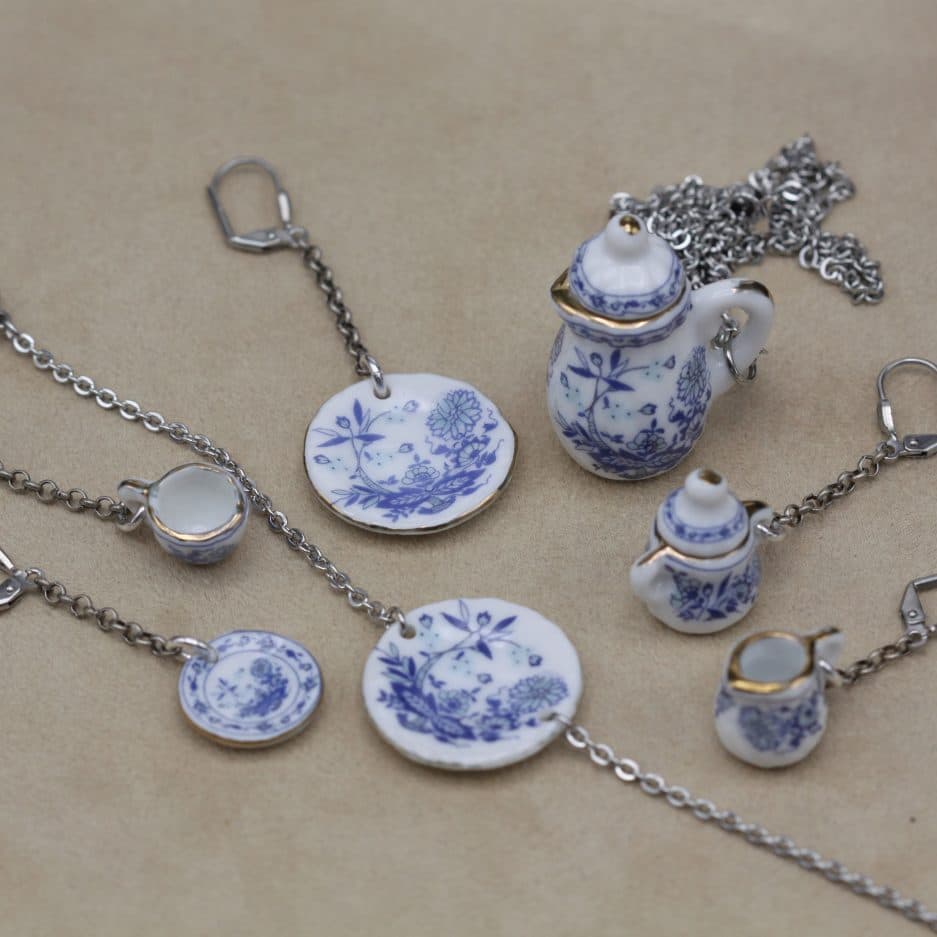 bijoux vaisselle de poupée - l'heure du thé - la Manufacture de Lady S - bijoux steampunk