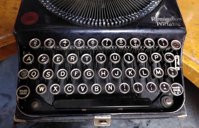 La machine à écrire : pourquoi je l&rsquo;ai choisie comme matériau ?