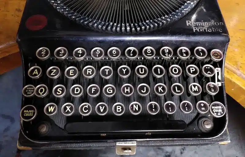 La machine à écrire : pourquoi je l&rsquo;ai choisie comme matériau ?